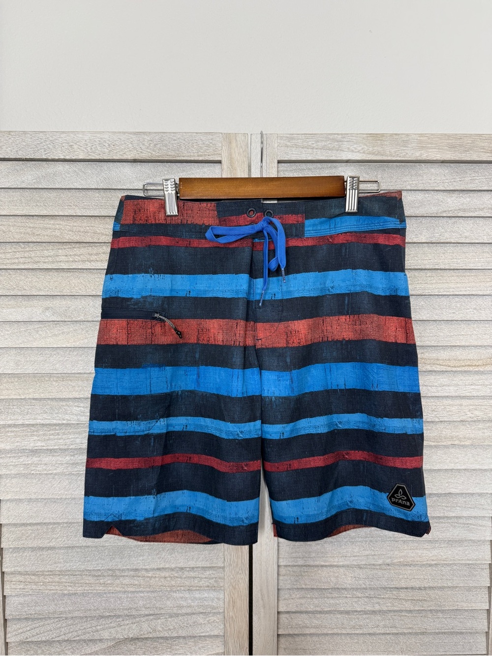 prAna High Seas Board Shorts Men’s 30 Blue Red Striped UPF 50+ Swim